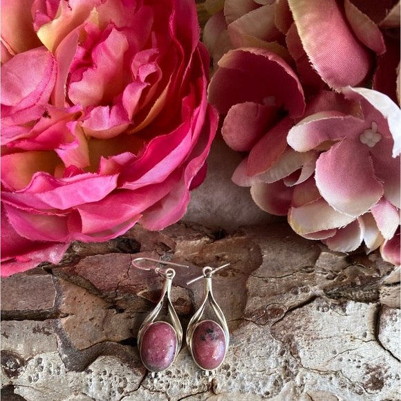 Your choice of any one Sterling silver earring set props not included. - Picture 1 of 4